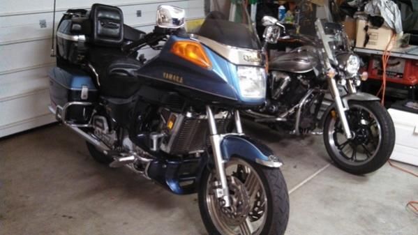 Two scoots. 89VR and 2009 VStar 950 Tourer