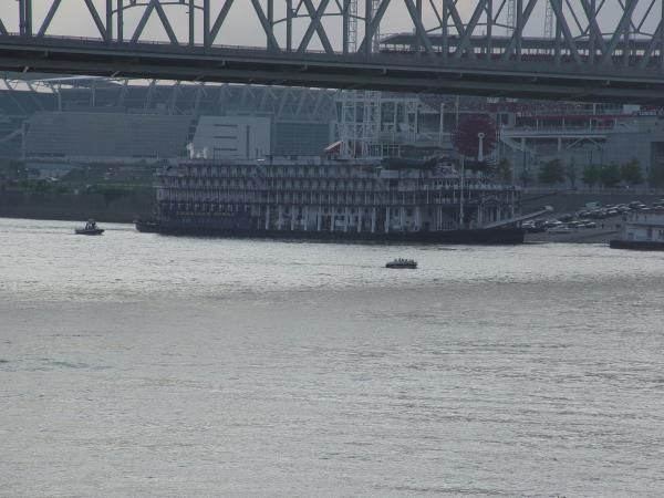 DSC04586
The Mississippi Queen docked in Cincinnati.