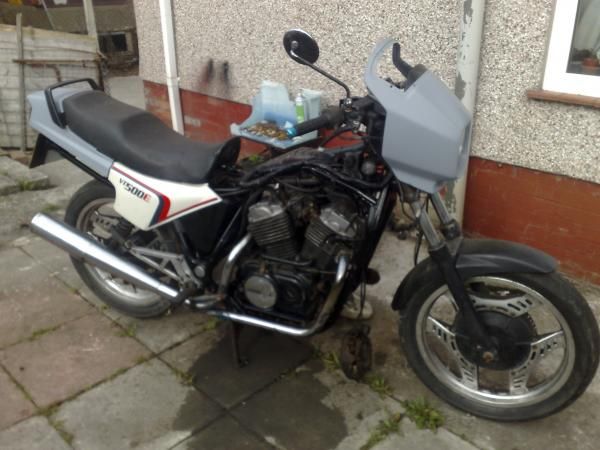 Honda VT500E, right side view with repaired front headlight cover, no disgusting indicators.