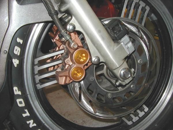 7 R1 CALIPER RS INSTALLED- THE BRAKE LINES ARE FROM A 2002 YAMAHA VMAX AND BOLTED RIGHT ON. BOTH THE