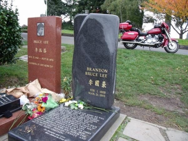 bruce  and brandon lee grave site, lakeview cementary, capital hill, seattle