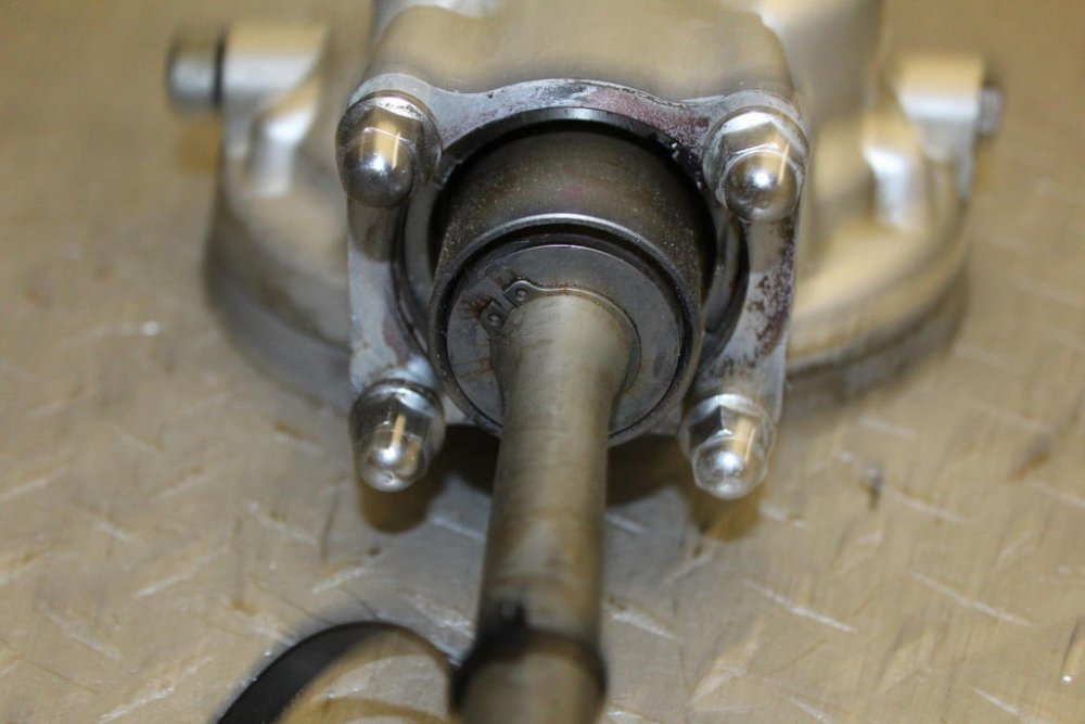 1986 final drive input.jpg