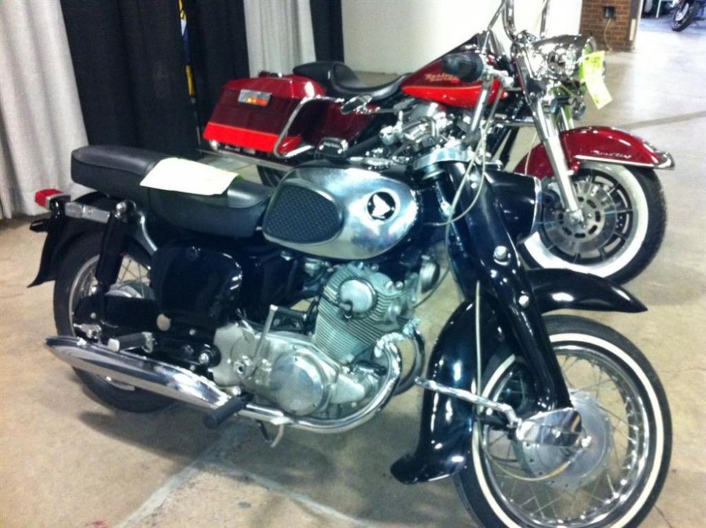 Honda 305 Dream (Medium).jpg