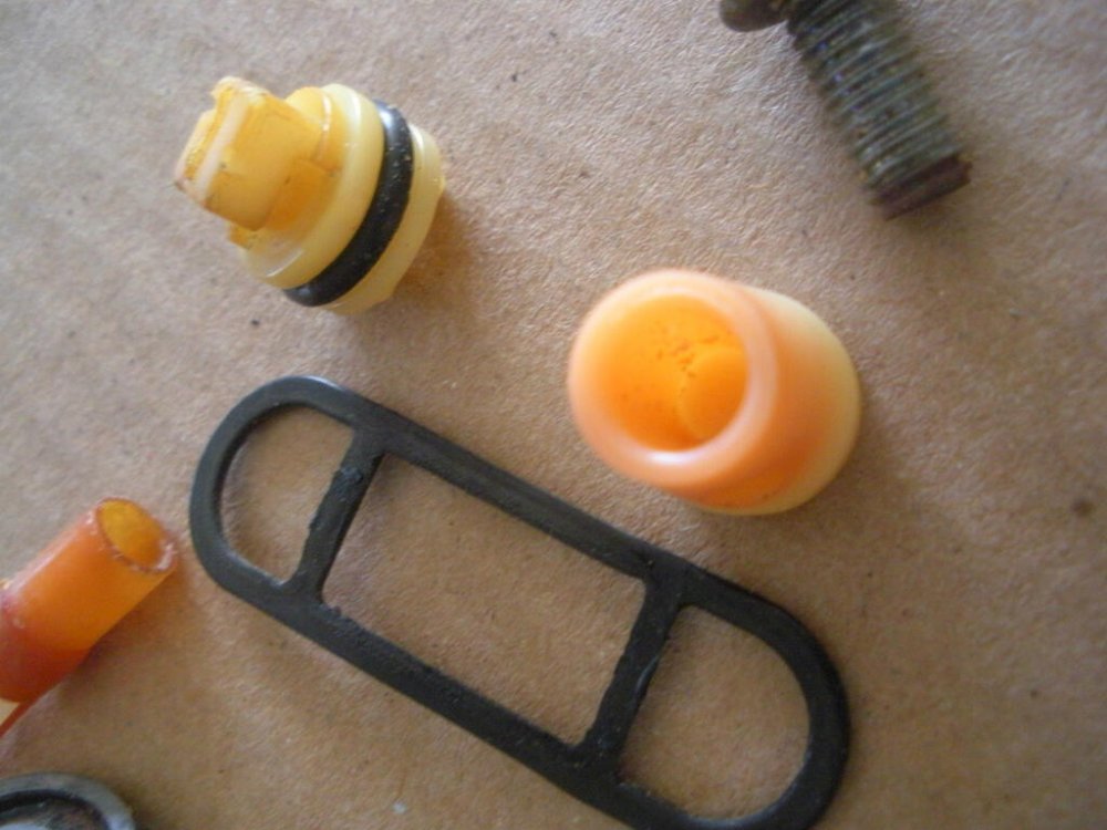 1983 fuel petcock 1e.jpg