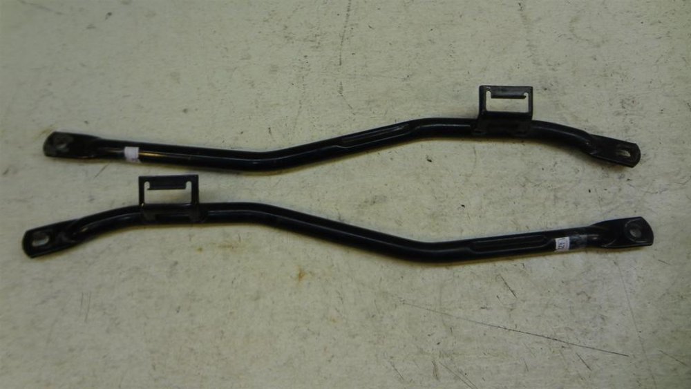 1984-1993 side cover stay.jpg