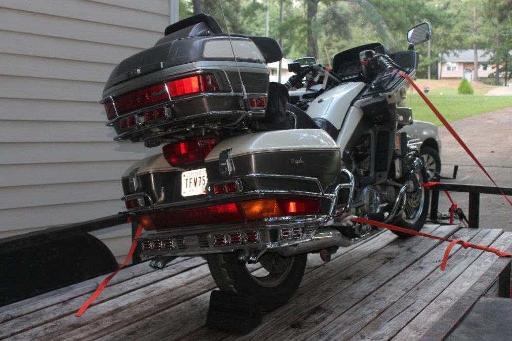 87 Venture Royale 004.jpg