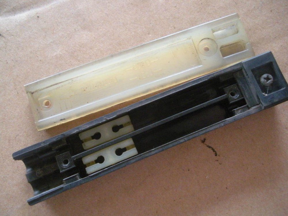 1983 throttle cable union.jpg