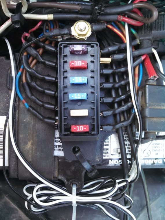 2134022977_fuseblock.thumb.jpg.38c4ffd89484c3e8311a41cb27e18b62.jpg